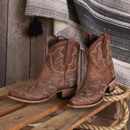 Women's Cowboy Boots with Western-Style Embroidery