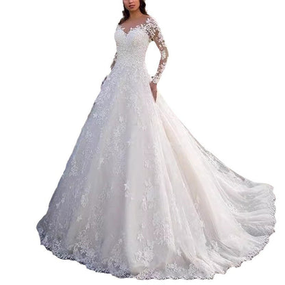 Ladies wedding dress with elegant lace processing and voluminous skirt Eloura-Moda