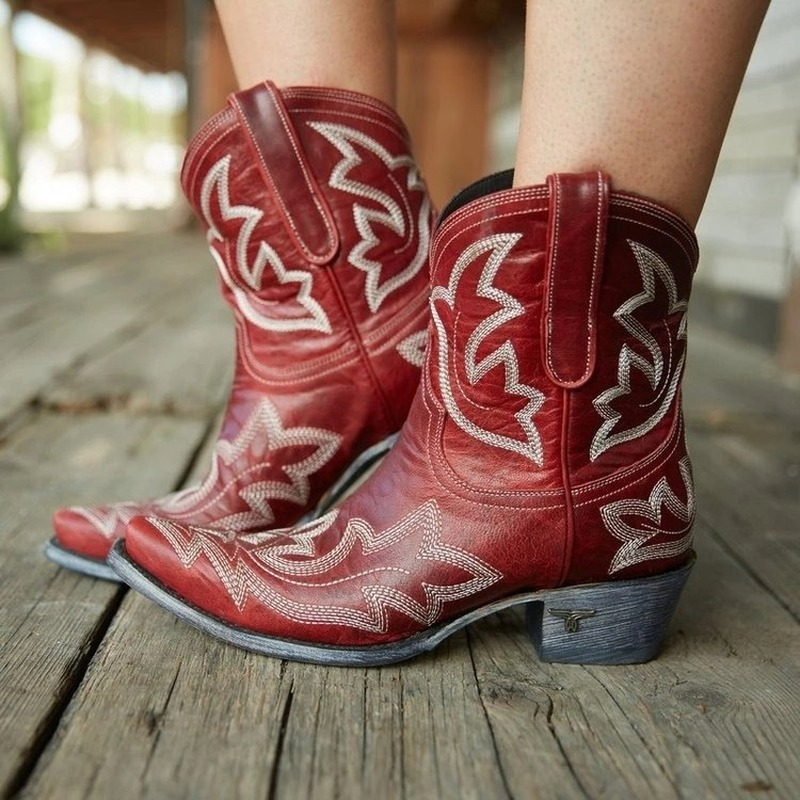 Women's Cowboy Boots with Western-Style Embroidery